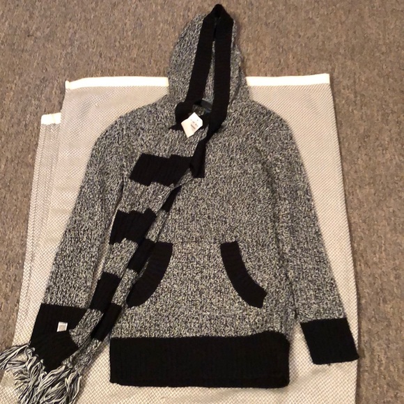 Derek Heart Other - Sweater
